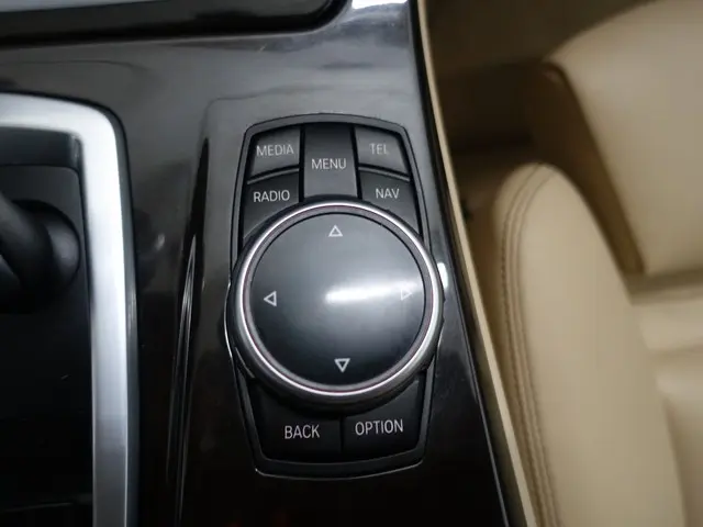 BMW 5 Serie 528i High Executive Iuxury Aut- 2014 Benzine 18