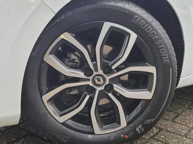 Renault Clio 1.0 2021 Benzine 26