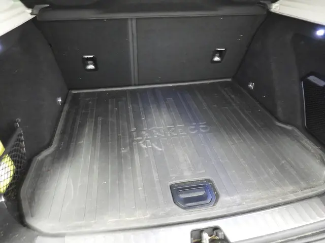 Lynk & Co 01 1.5 PHEV BlackLine 2023 Hybride Benzine 33