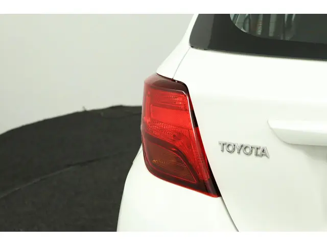 Toyota Yaris 1.0 VVT-i Comfort 2015 Benzine 38