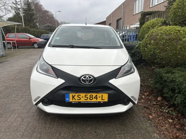 Toyota Aygo X 1.0 VVT-i x-now 2016 Benzine 10