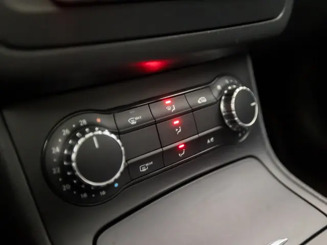 Mercedes-Benz B-Klasse 200 AMG Sport 2013 Benzine 11