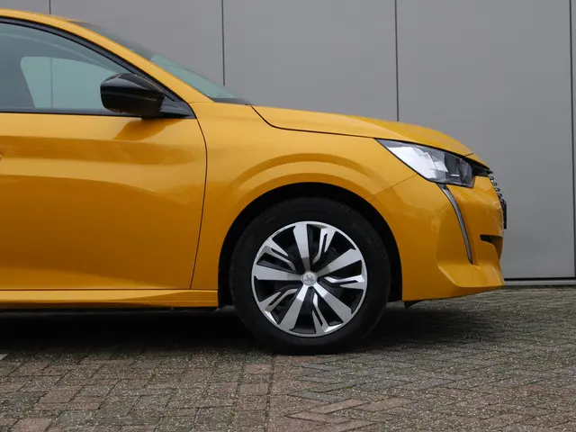 Peugeot 208 1.2 PureTech Active Pack 2023 Benzine 22