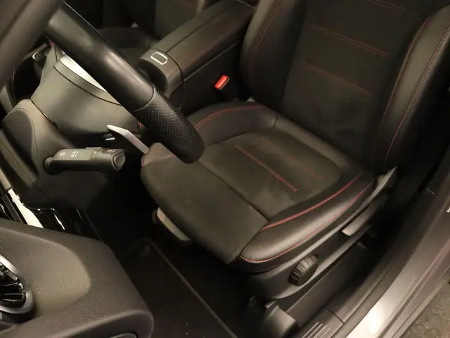 Mercedes-Benz GLA 250 e Style 2020 Hybride Benzine 32