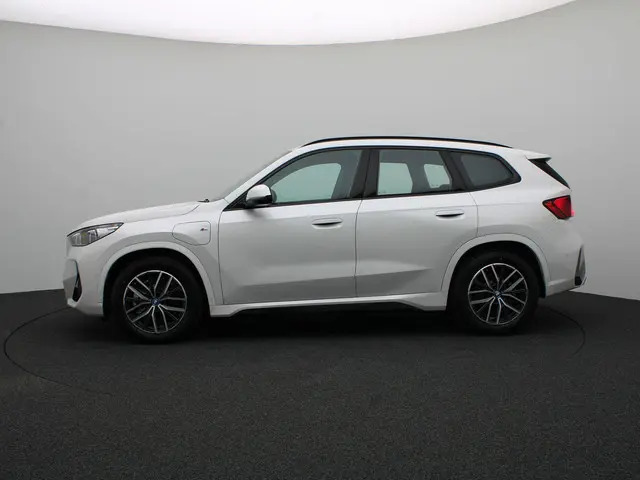 BMW X1 xDrive30e 2024 Hybride Benzine 4
