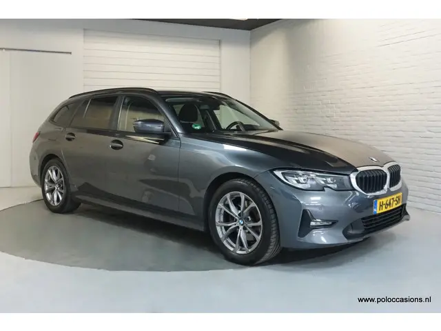 BMW 3 Serie Touring 320i 2020 Benzine 2