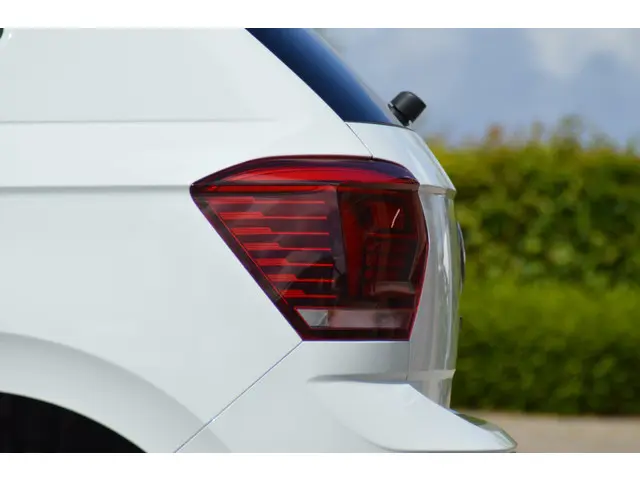 Volkswagen Polo 1.0 TSI Highline Business R 2021 Benzine 35