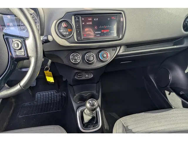 Toyota Yaris 1.5 VVT-i Design Red 2020 Benzine 24