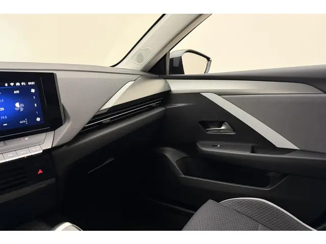 Opel Astra 1.2 Turbo Business Edition 2025 Benzine 31