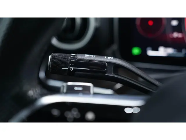 Mercedes-Benz C-Klasse 180 AMG Line 2023 Benzine 39