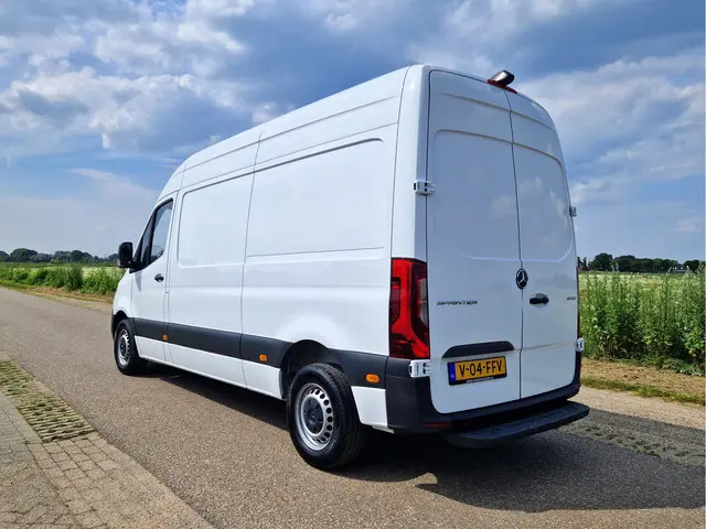 Mercedes-Benz Sprinter 211 1.9 CDI L2 H2 2022 Diesel 3