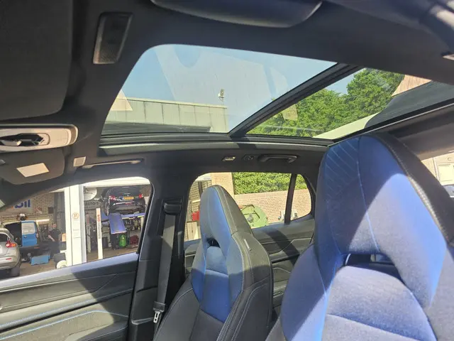 Lynk & Co 01 1.5 PanodaK/Zwarte hemel 2023 Hybride Benzine 32