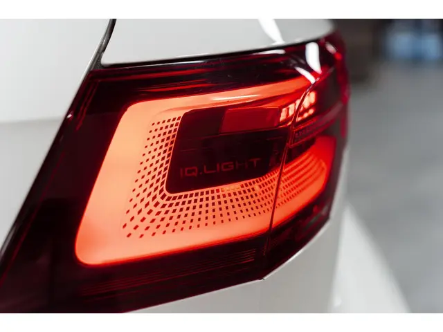 Volkswagen Golf 2.0 TSI R 4Motion 2022 Benzine 17