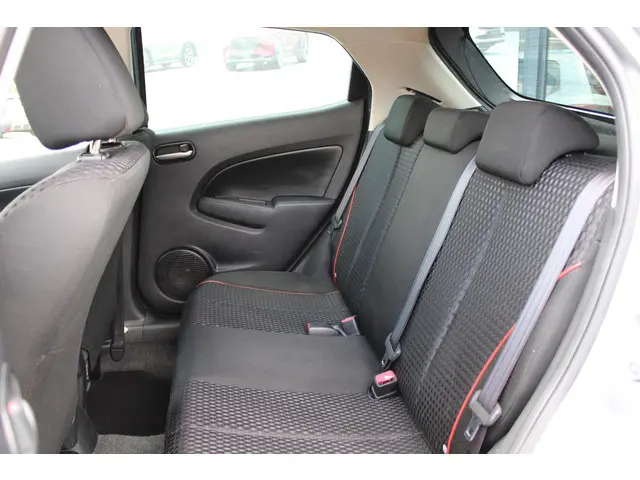 Mazda 2 1.3 Navigator GT 2012 Benzine 21
