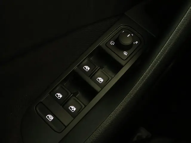 Škoda Kamiq 1.0 TSI Business Edition 2025 Benzine 24