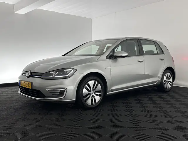 Volkswagen e-Golf {SOH-91%} 2019 Elektrisch 3