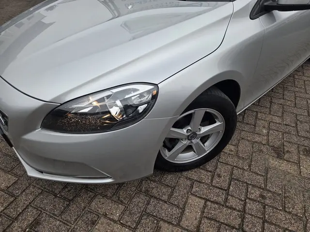 Volvo V40 1.6 T3 Kinetic 2012 Benzine 24