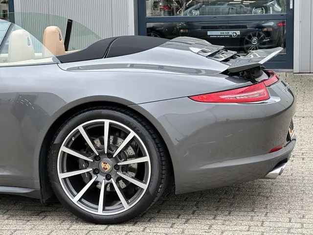 Porsche 911 Cabrio 3.4 Carrera 4 2013 Benzine 60