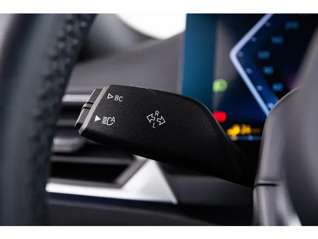 BMW 3 Serie 330e 2024 Hybride Benzine 29