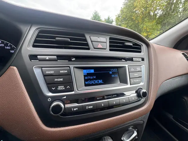 Hyundai i20 1.2 HP i-Motion /NAP/Airco/cruise/ 2016 Benzine 13