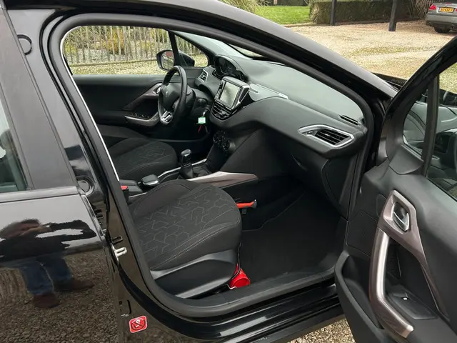 Peugeot 2008 1.2 PureTech Style airco, cruise 2015 Benzine 4