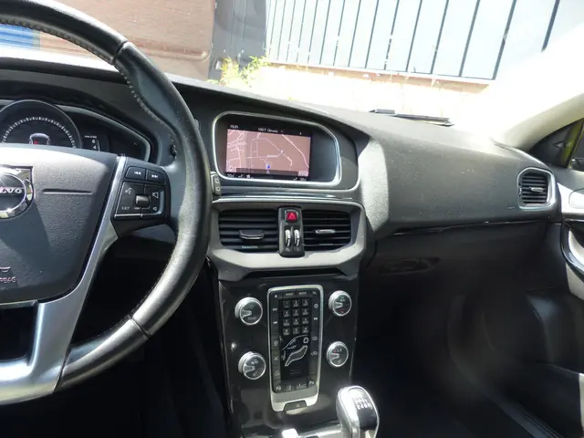 Volvo V40 T3 Dynamic Edition 2019 Benzine 18