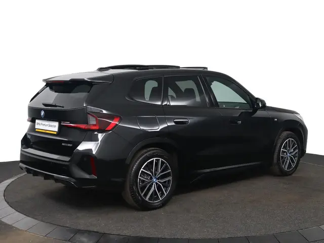 BMW iX1 xDrive30 Launch Edition 67 kWh 2023 Elektrisch 2