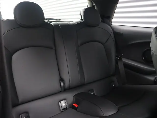 MINI 3-Deurs One 2022 Benzine 10