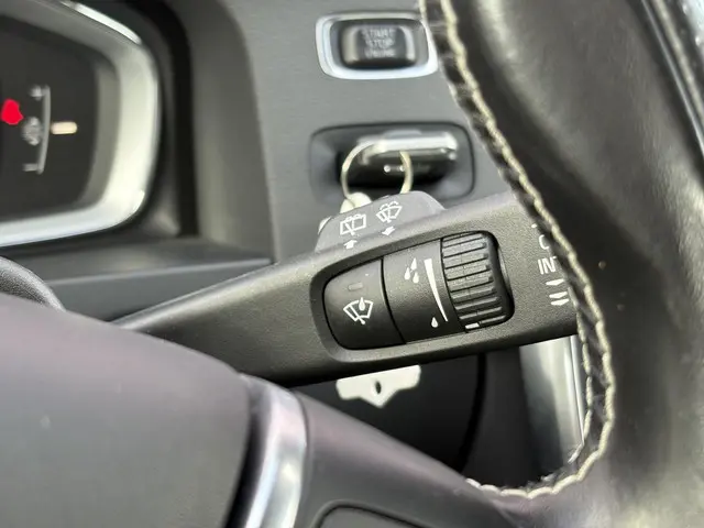 Volvo V60 2.0 T3 R-Design 2017 Benzine 22