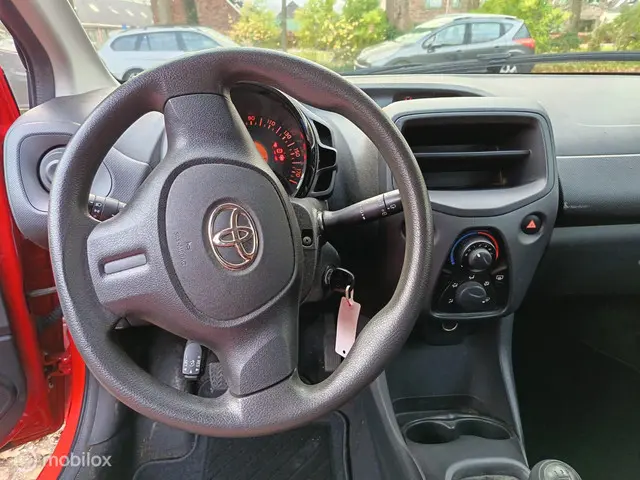 Toyota Aygo 1.0 VVT-i x Incl nieuwe APK 2019 Benzine 10