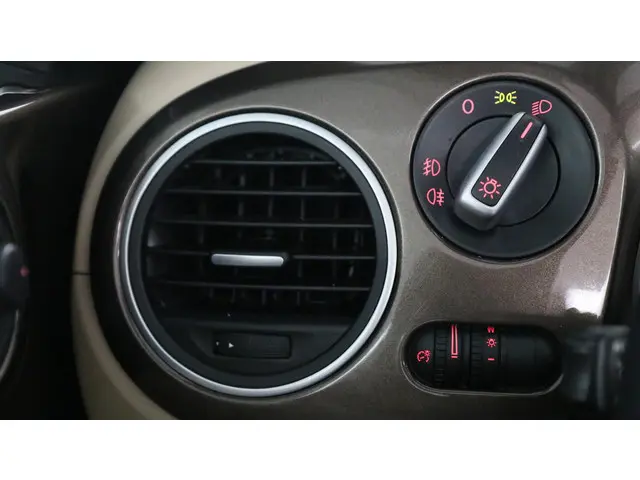 Volkswagen Beetle 2.0 TDI 140pk Design 2013 Diesel 23
