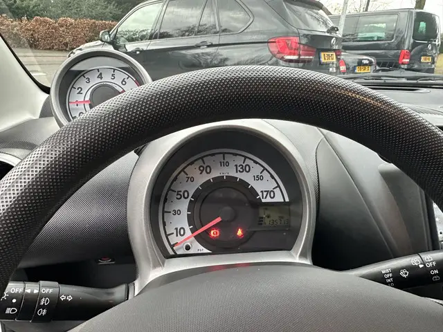 Peugeot 107 1.0 Active 5drs 2013 Benzine 18