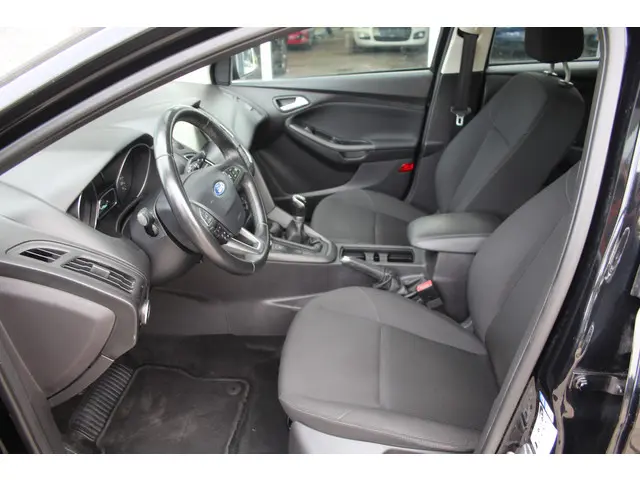 Ford Focus Wagon 1.0 Trend Edition 2015 Benzine 13