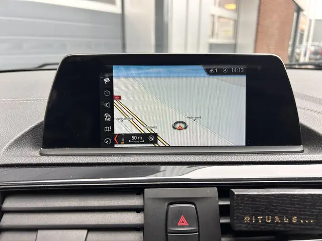 BMW 1 Serie 118i High Executive 2017 Benzine 16