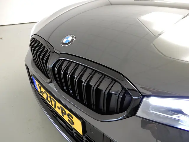 BMW 3 Serie Touring 320i 2024 Benzine 38
