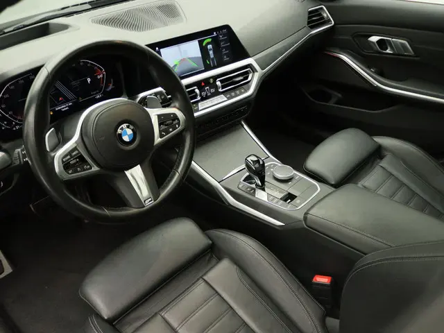 BMW 3 Serie 320i Touring 2020 Benzine 14