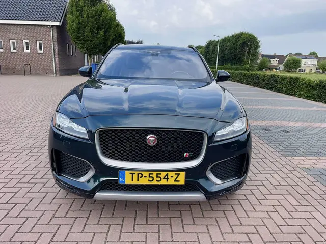 Jaguar F-PACE 3.0 S First Edition AWD 2017 Benzine 33