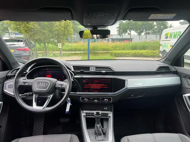 Audi Q3 45 TFSI e S-Line 2021 Hybride Benzine 10