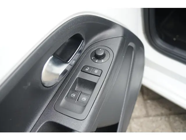 Volkswagen up! 1.0 BMT move up! 2017 Benzine 15