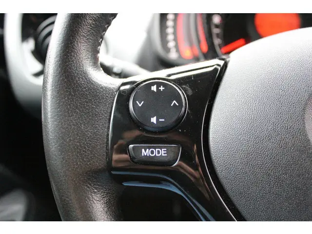 Toyota Aygo 1.0 VVT-i x-play 2020 Benzine 16