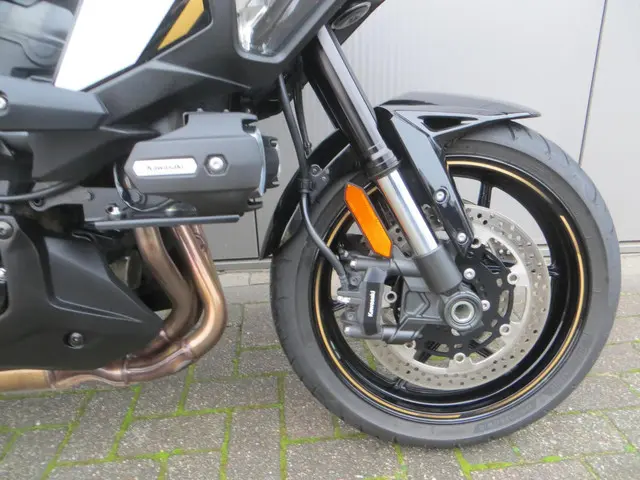 Kawasaki Versys 1100 S Tourer + 2025 Benzine 4