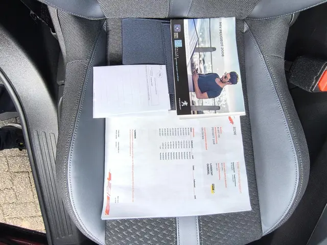 Peugeot 2008 1.2 PureTech Allure 2021 Benzine 9