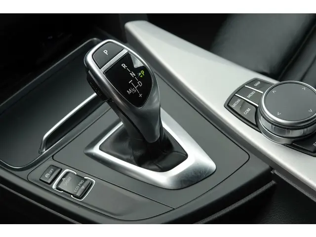 BMW 3 Serie Touring 320i 2017 Benzine 5