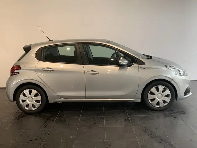Peugeot 208 1.2 PureTech Signature 2018 Benzine 15