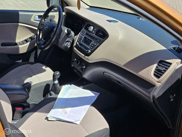 Hyundai i20 1.2 HPi-MotionPremium✅️Apk✅️Airco✅️ 2015 Benzine 12