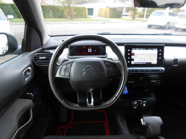 Citroën C4 Cactus 1.2 e-VTi Shine 2014 Benzine 12