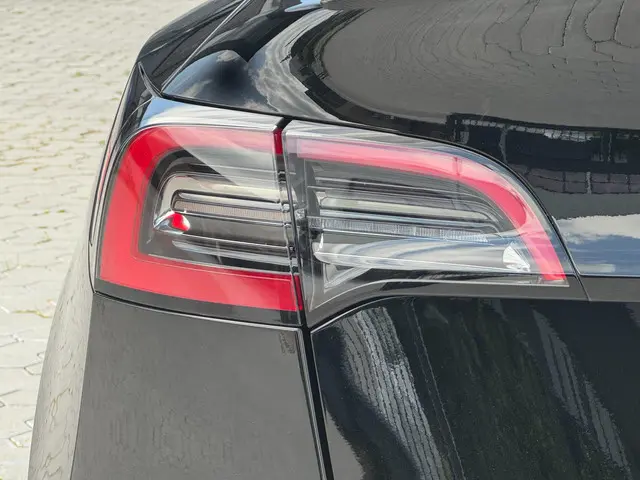 Tesla Model Y RWD 58 kWh FSD 2023 Elektrisch 10