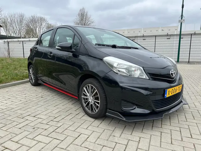 Toyota Yaris 2