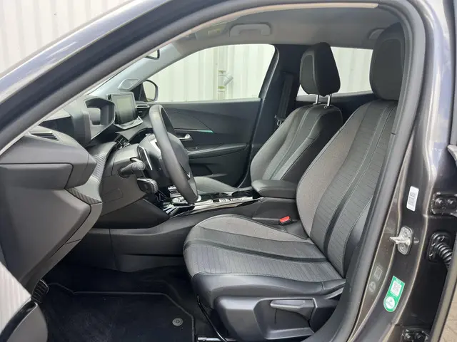 Peugeot 2008 1.2 PureTech Allure Pack 2021 Benzine 16