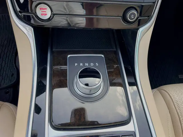 Jaguar XF 3.0 Portfolio AWD 2016 Benzine 16